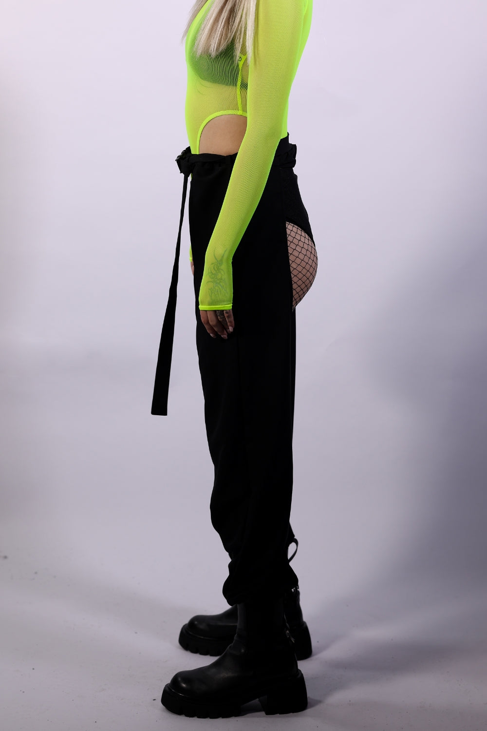 Spodnie z wycięciami czarne